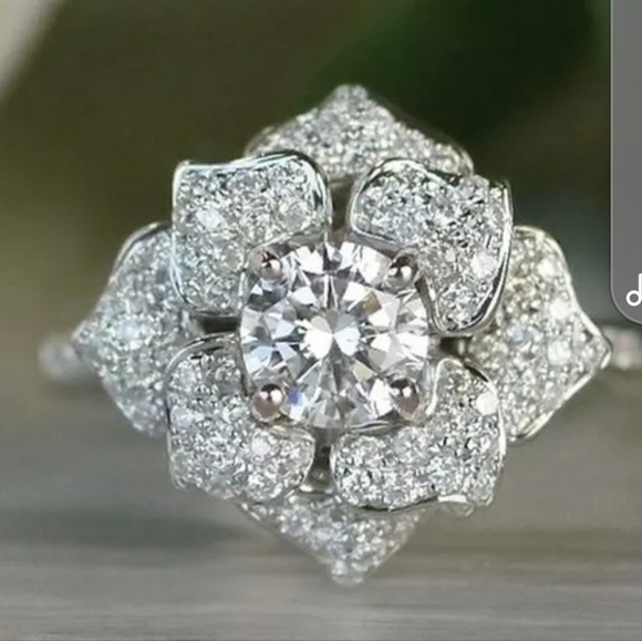 🎄NWOT 925 FLOWER RING🎄 - Picture 3 of 5